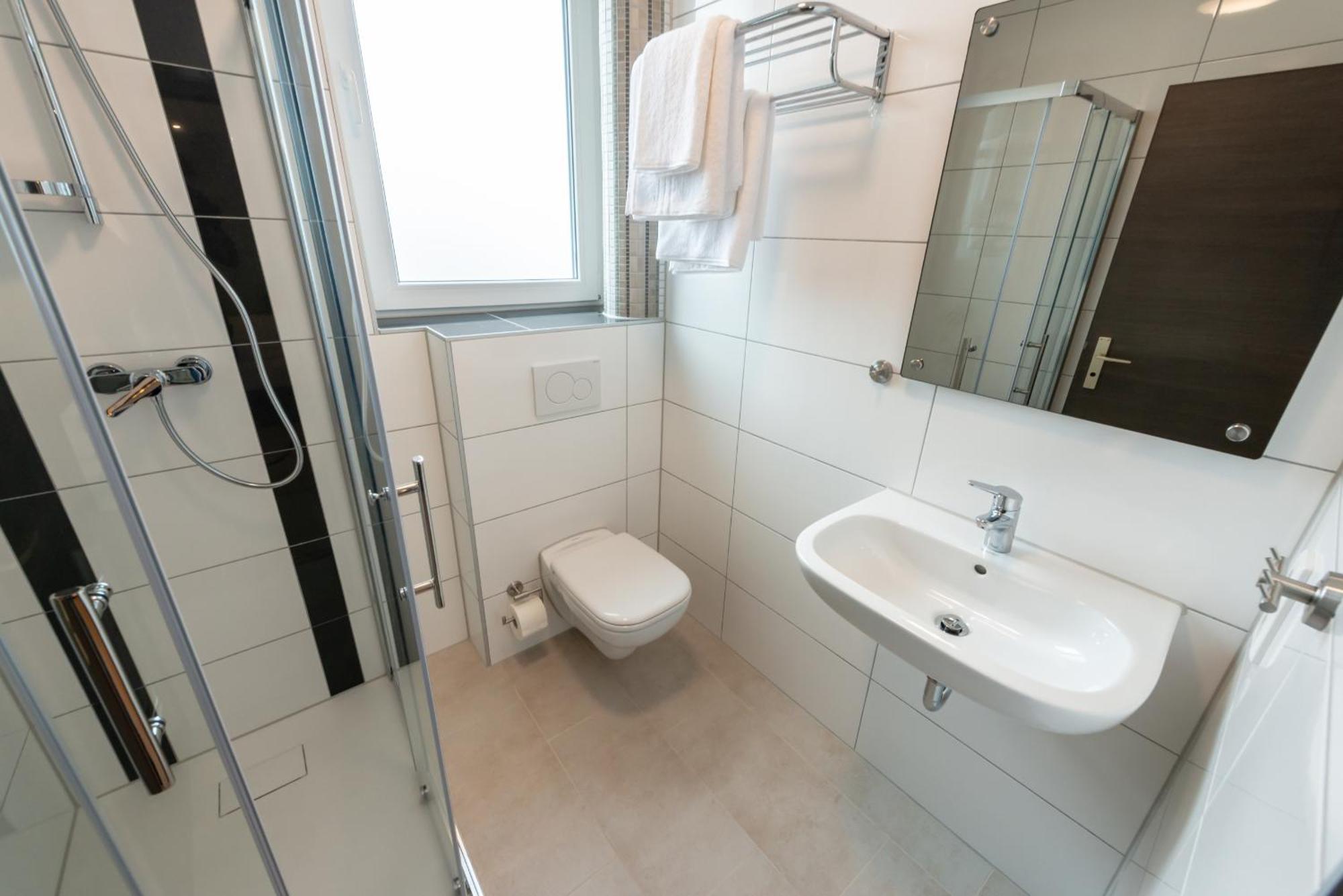 Hotel In Laisen Reutlingen Room photo